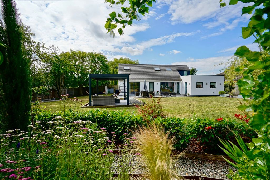 Property photo 1 of 22
