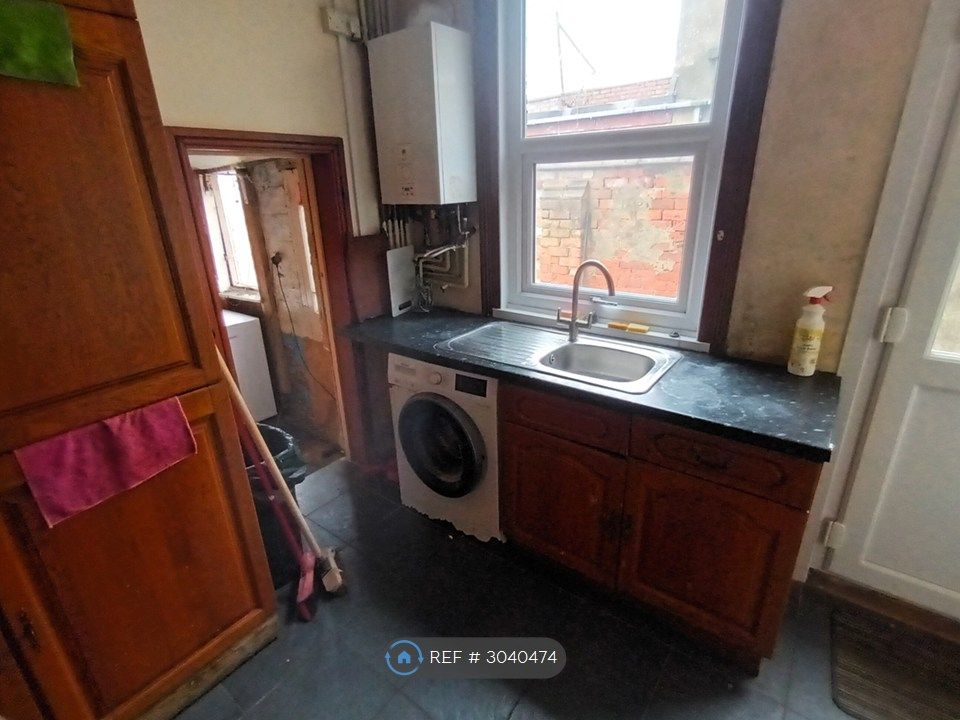 Property photo 1 of 3 Kitchen