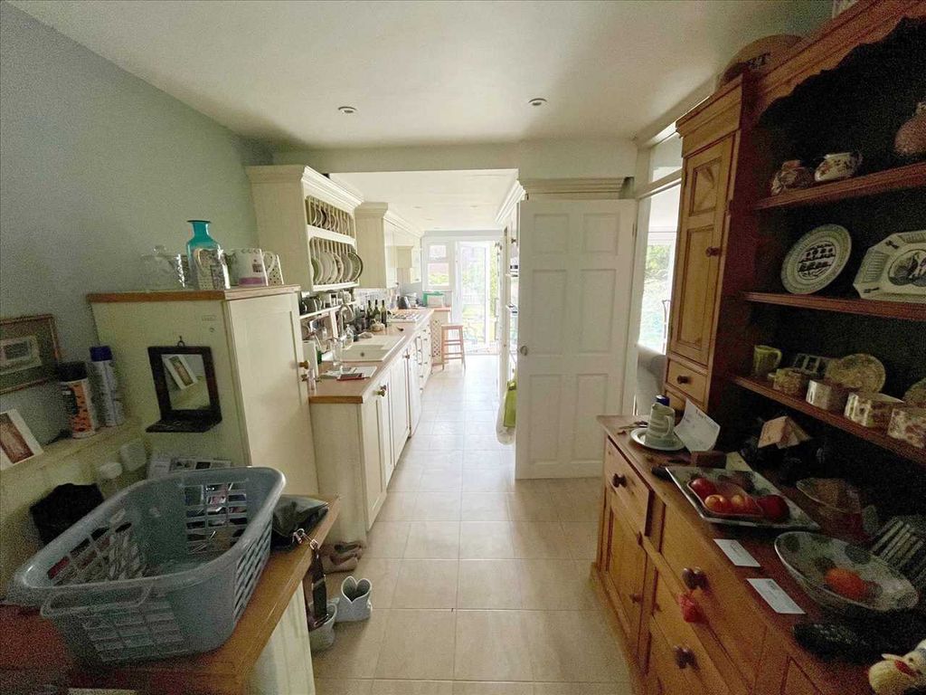 Property photo 3 of 10 Kitchen
