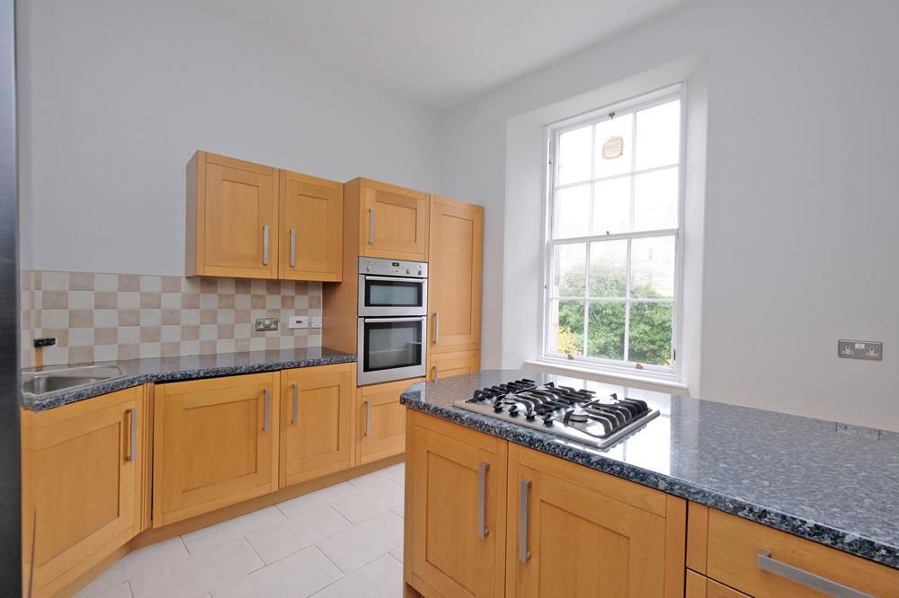 Property photo 3 of 11 Kitchen