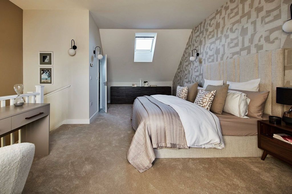 Property photo 1 of 16 An En-Suite Shower Room Sits Off The Main Bedroom