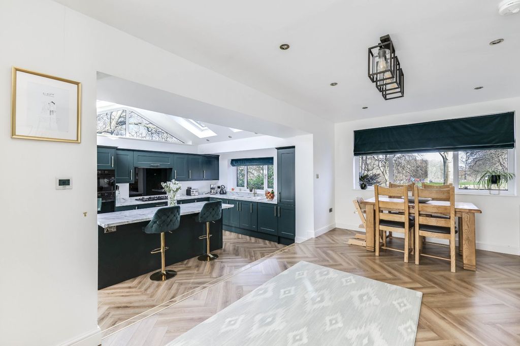 Property photo 2 of 30 Picture No. 77