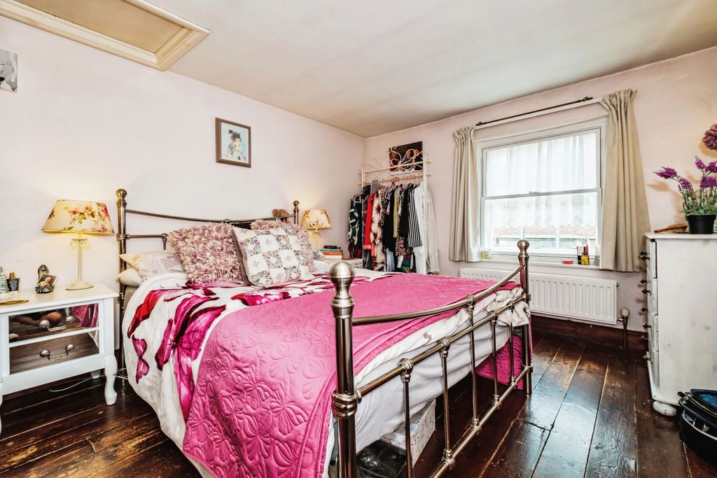 Property photo 2 of 17 Photography