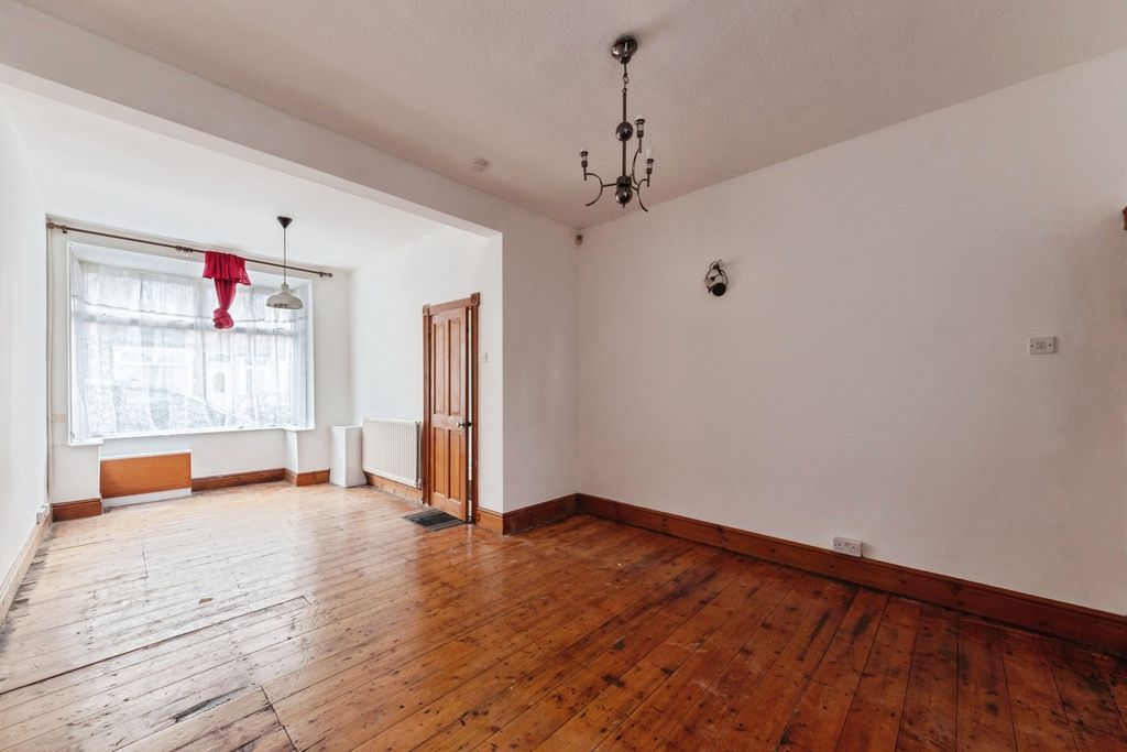 Property photo 3 of 32 Pbox-Img.Jpg