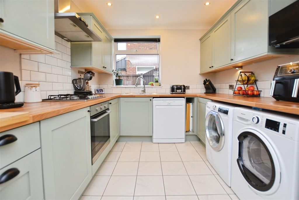 Property photo 3 of 26 Kitchen/Diner