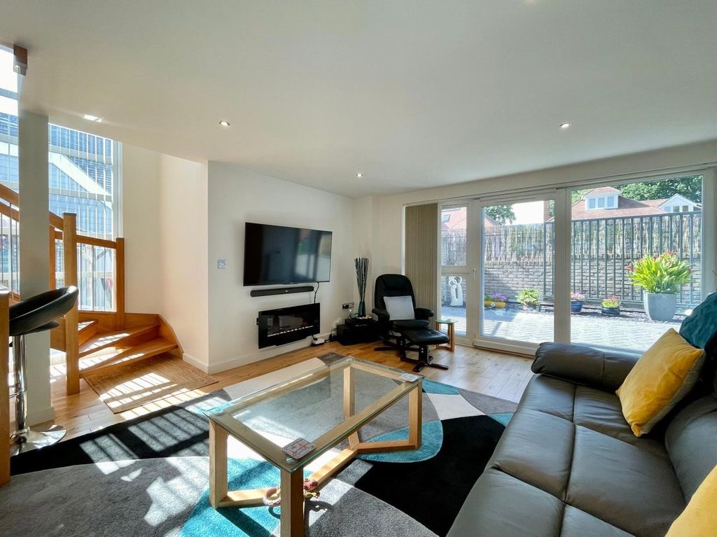 Property photo 2 of 31