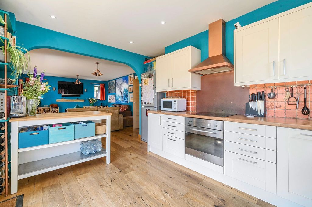 Property photo 2 of 16
