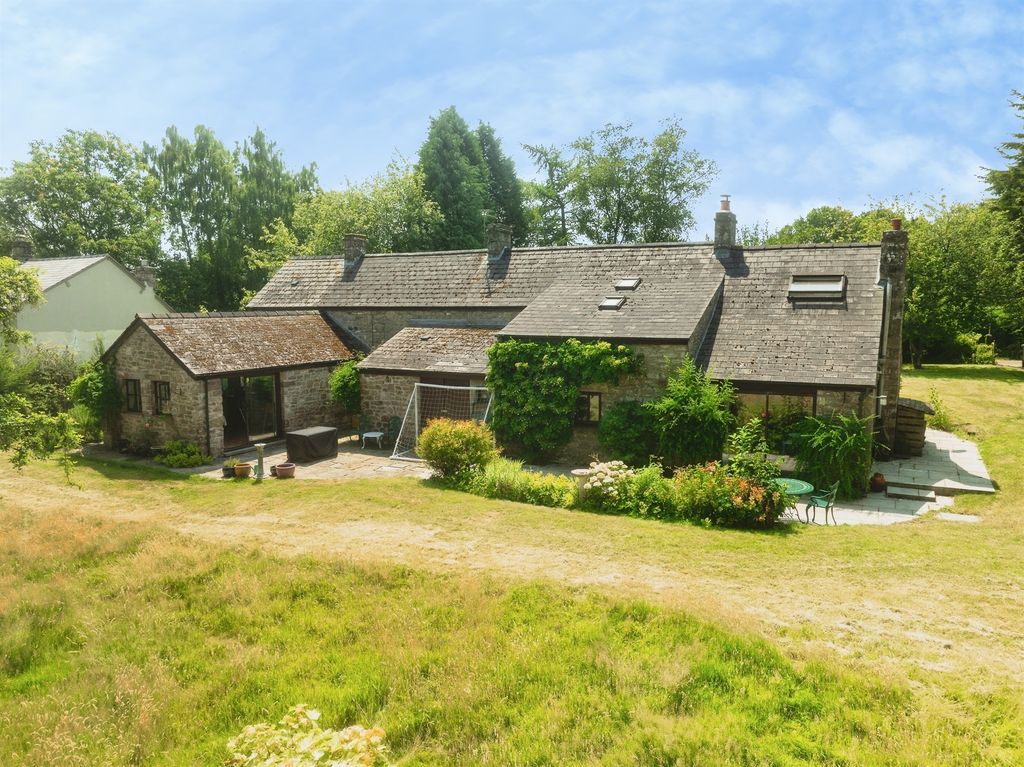 Property photo 2 of 32