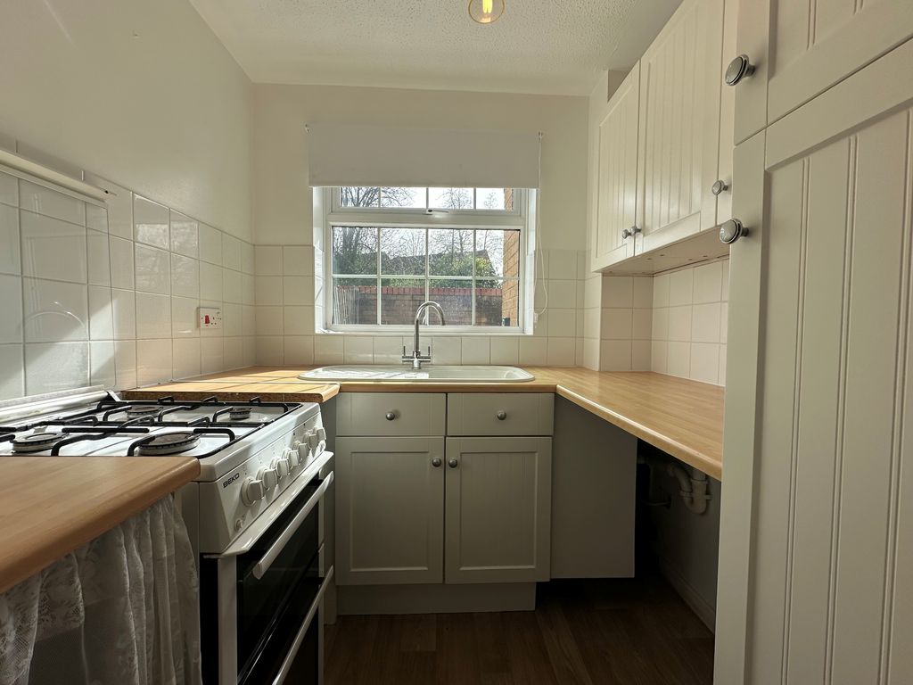 Property photo 2 of 7 Kitchen