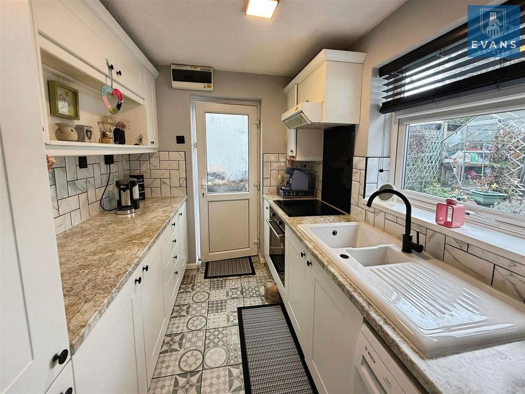 Property photo 2 of 15 Kitchen