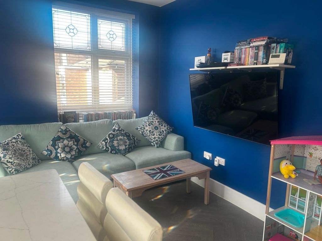 Property photo 3 of 11