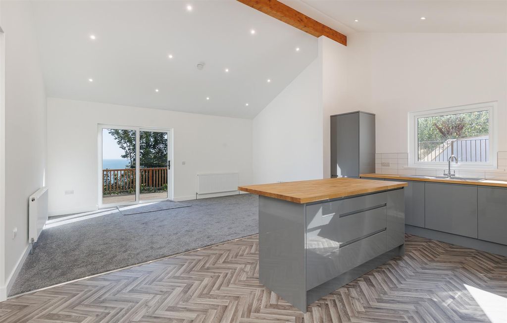 Property photo 3 of 23