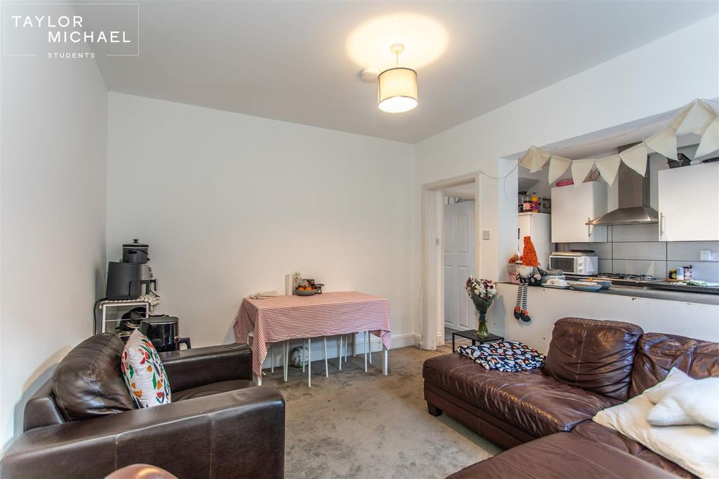 Property photo 1 of 20 Living Room