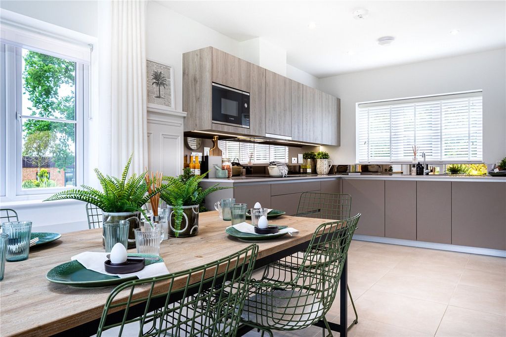 Property photo 3 of 10 Kitchen/Dining