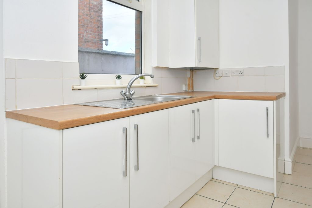 Property photo 3 of 13 Kitchen