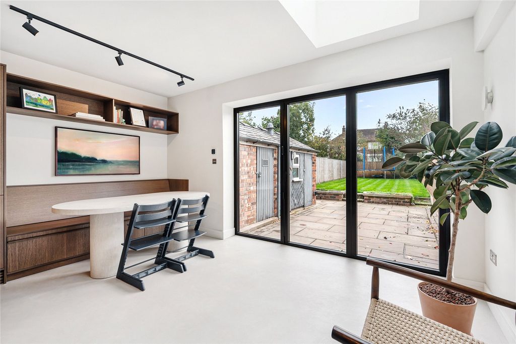 Property photo 3 of 16 Kitchen/Dining