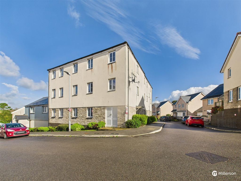 Property photo 1 of 12 Cam05426G0-Pr0067-Still013.Jpg
