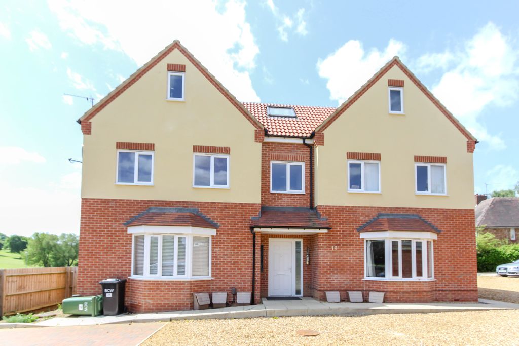 Property photo 1 of 10 Front