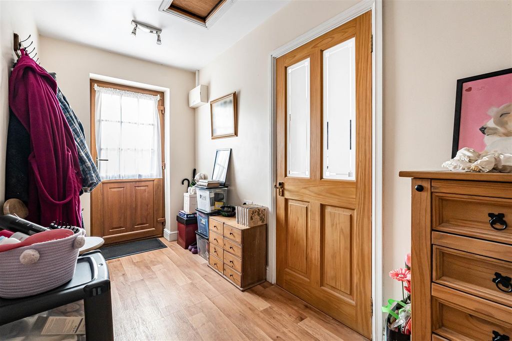 Property photo 3 of 18 8_67212.Jpg