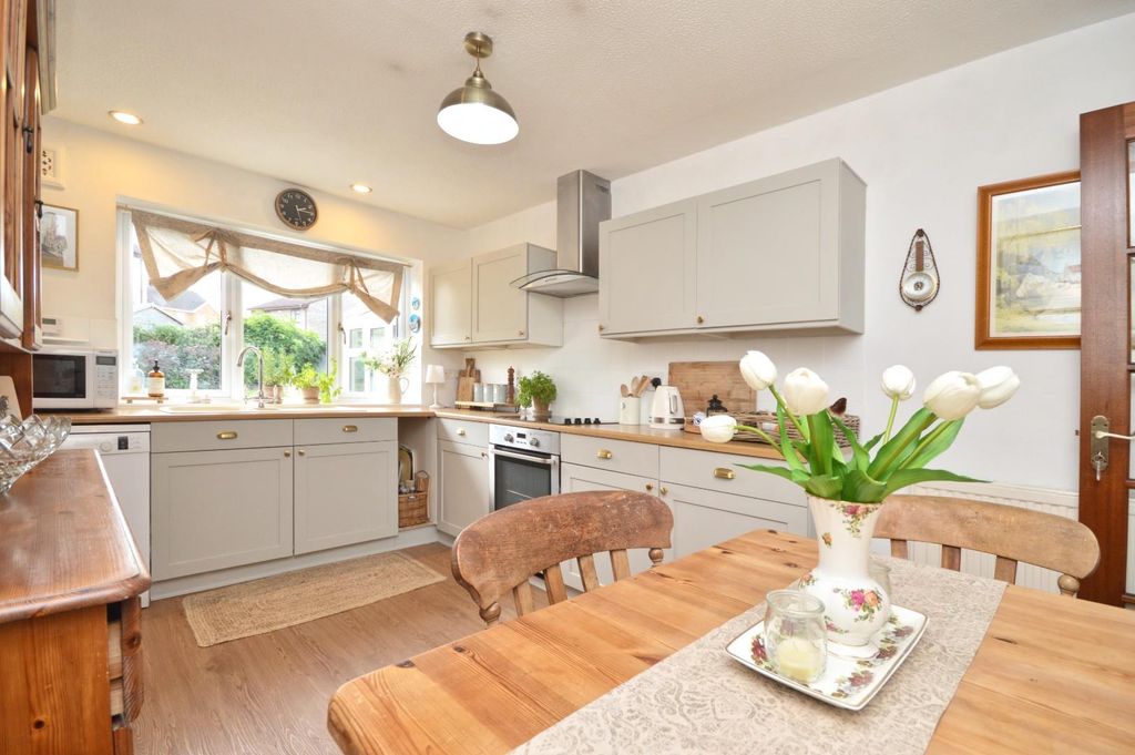 Property photo 3 of 19 Kitchen/Breakfast Room