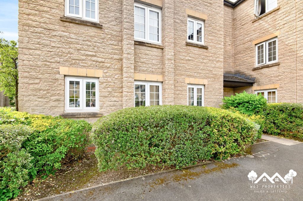Property photo 3 of 27