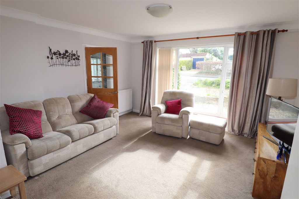 Property photo 3 of 14 Living Room