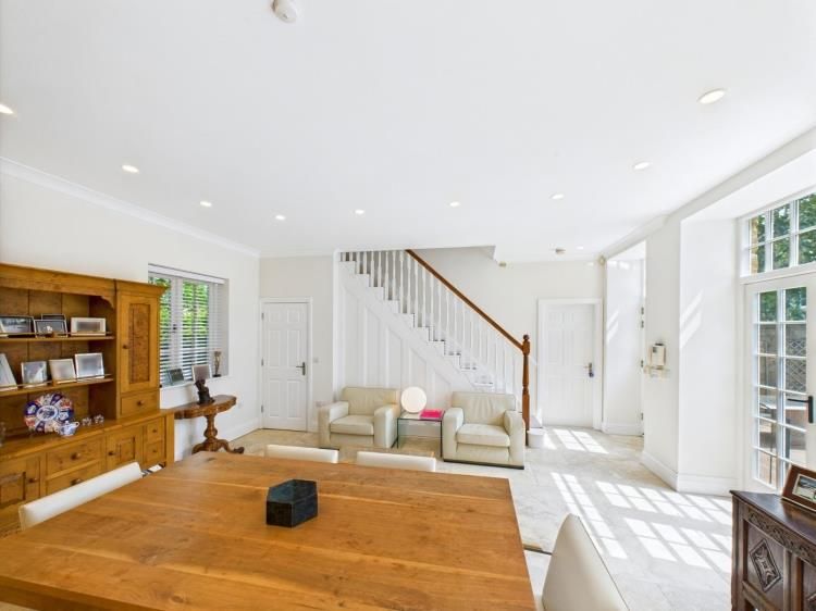 Property photo 2 of 37