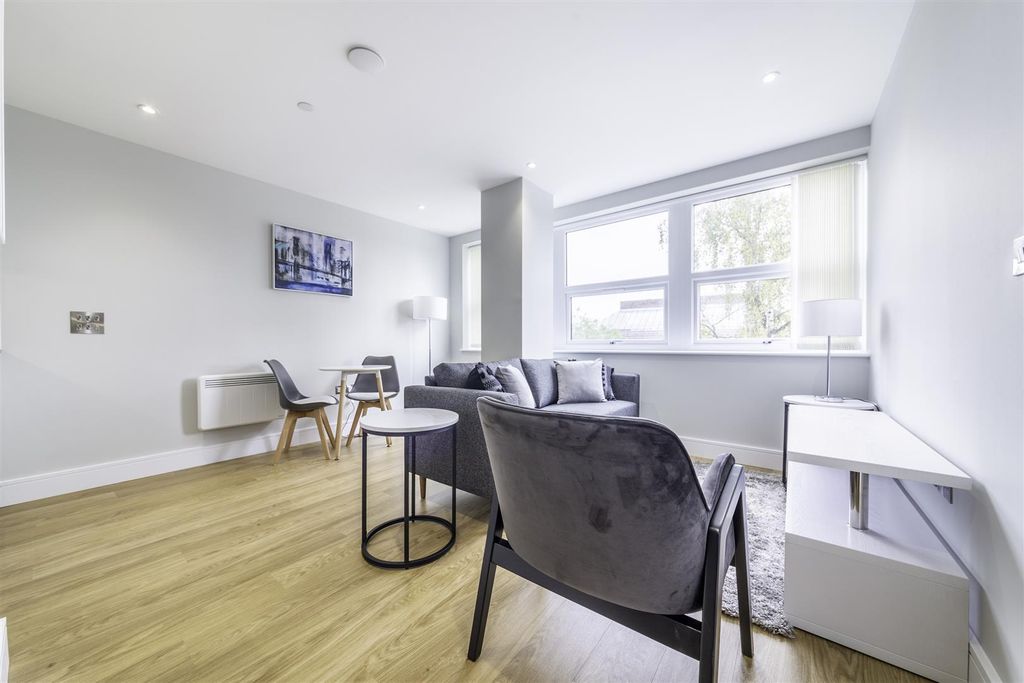 Property photo 2 of 8