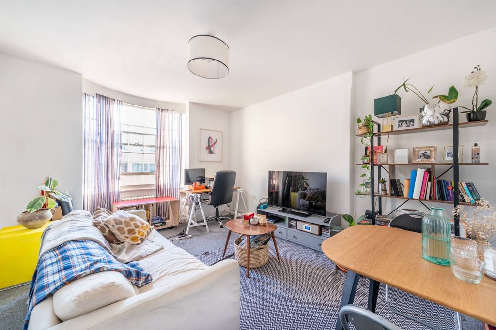 Property photo 2 of 6