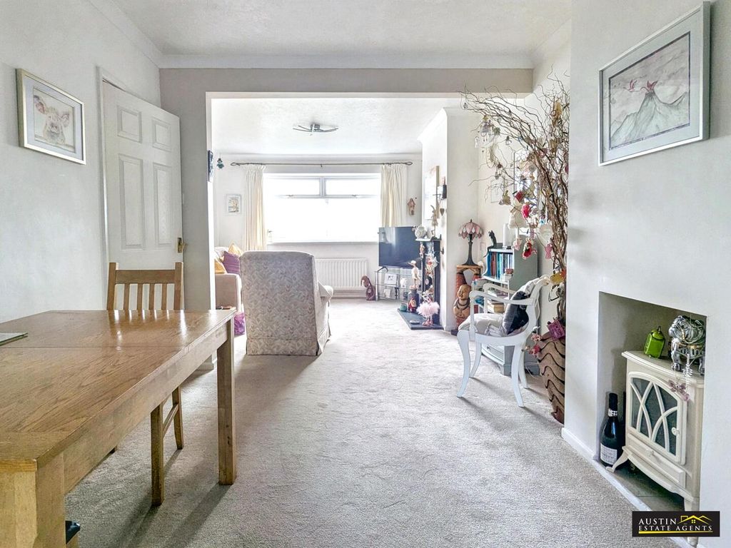 Property photo 3 of 15 Living Room