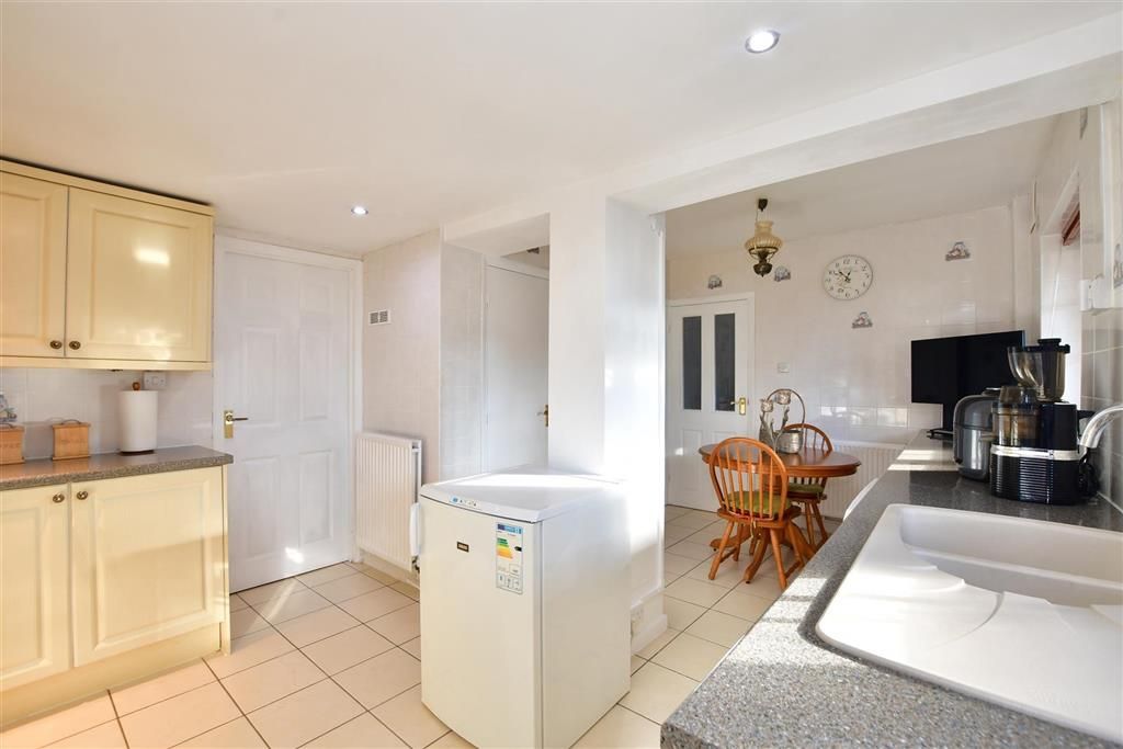 Property photo 2 of 10 Kitchen