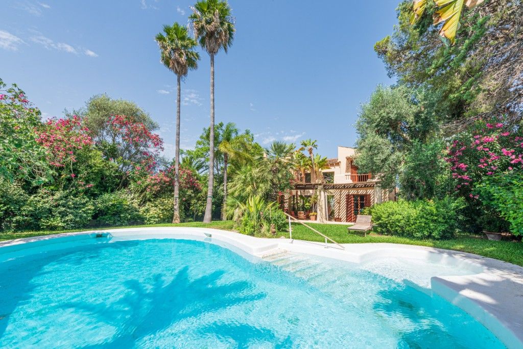 Property photo 1 of 20 Pool