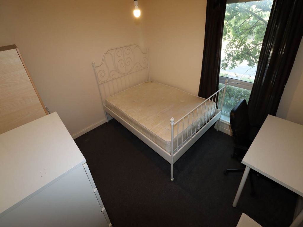 Property photo 2 of 8 4Fc302d4-9Bba-42Ca-8649-729E3Ac63125