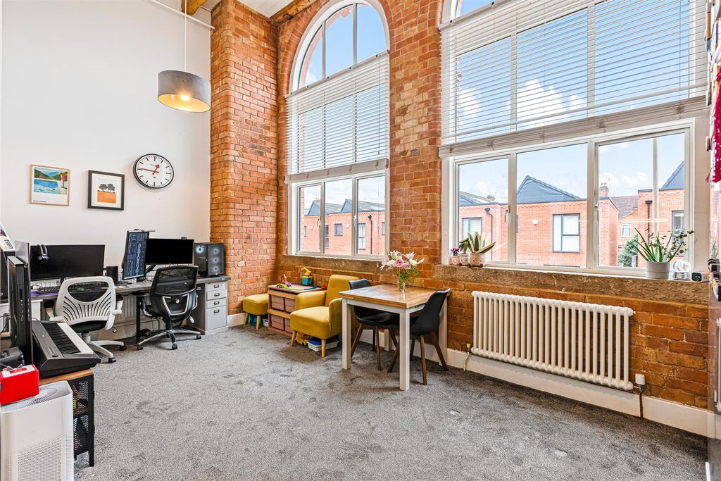 Property photo 2 of 20 Lounge