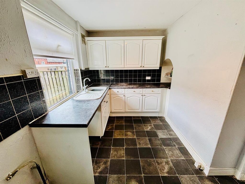 Property photo 3 of 12 Fitted Dining Kitchen: