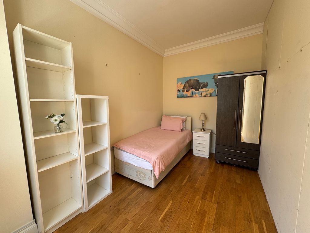 Property photo 3 of 10 Study Room