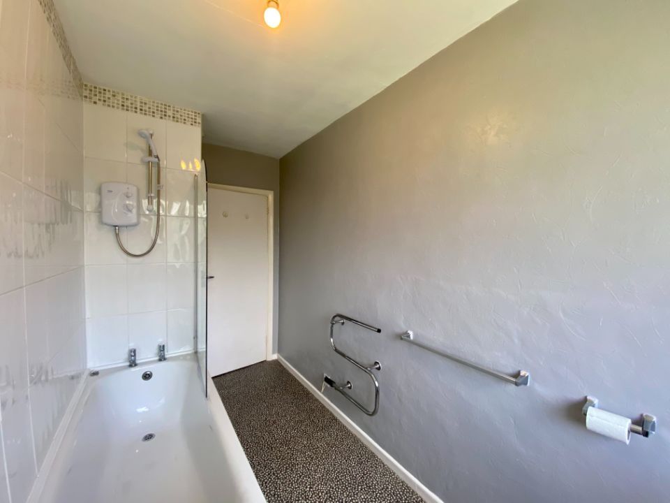 Property photo 3 of 11 8