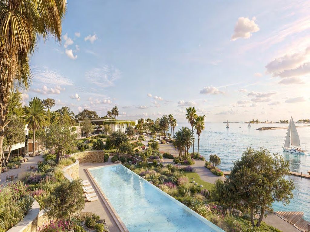 Property photo 2 of 18