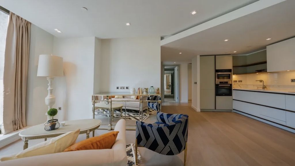 Property photo 3 of 9 Reception