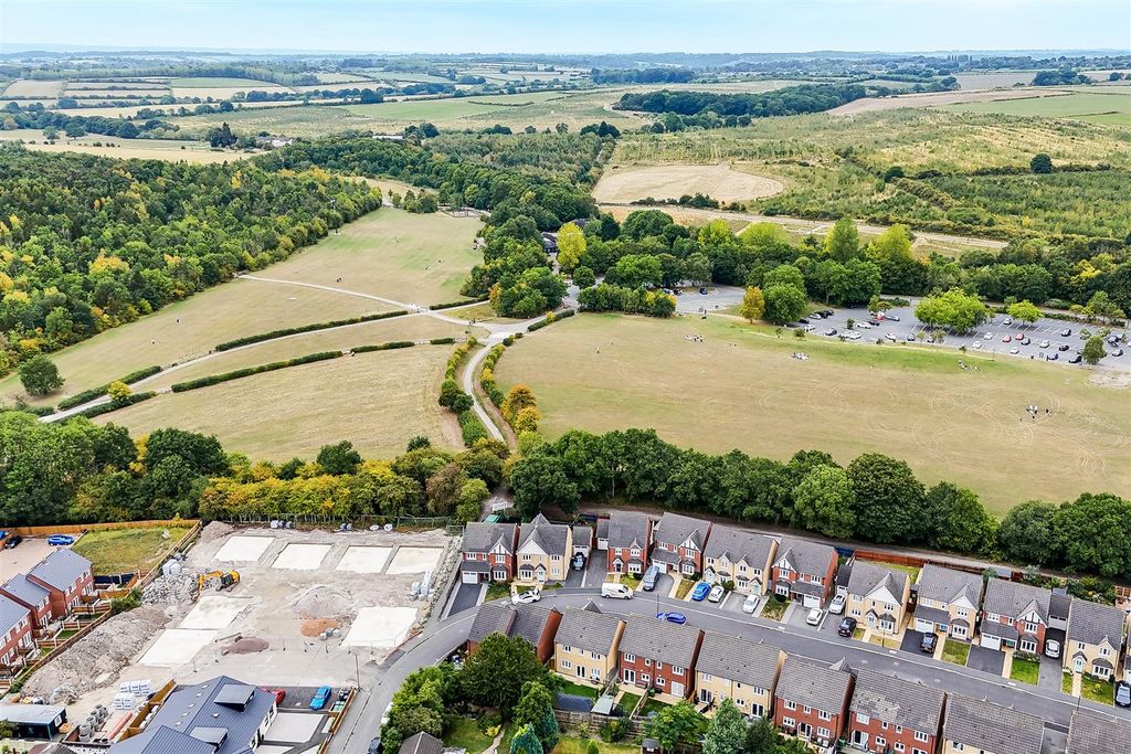 Property photo 2 of 26 Dji_20250816134704_0250_d-Dji_20250816134704_0254_