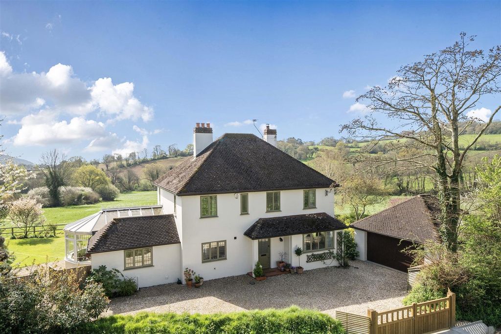 Property photo 1 of 17 Marlow
