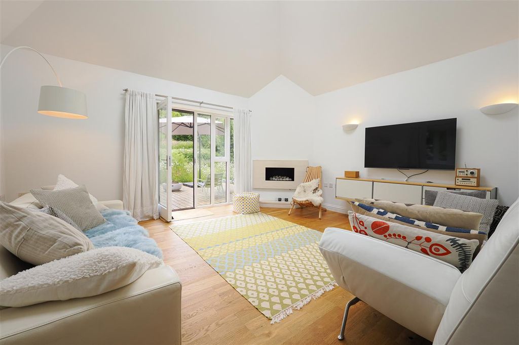 Property photo 3 of 33