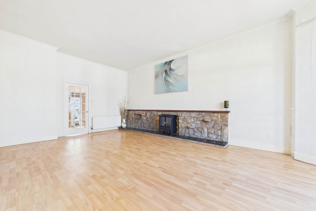 Property photo 2 of 29