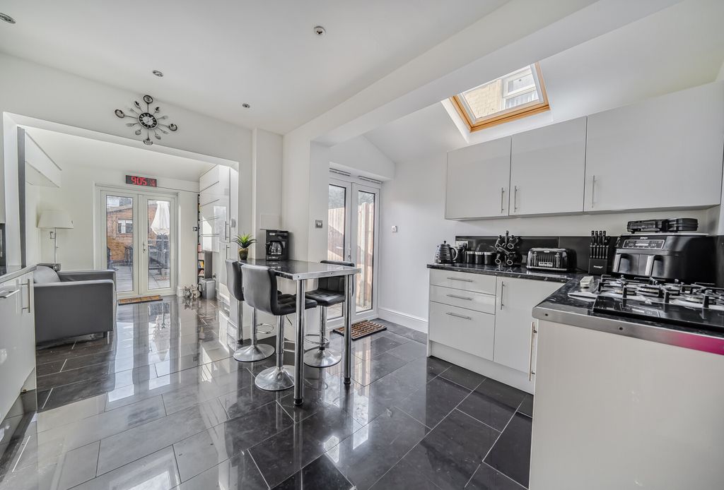 Property photo 2 of 11 1360450-19-68Db9E...