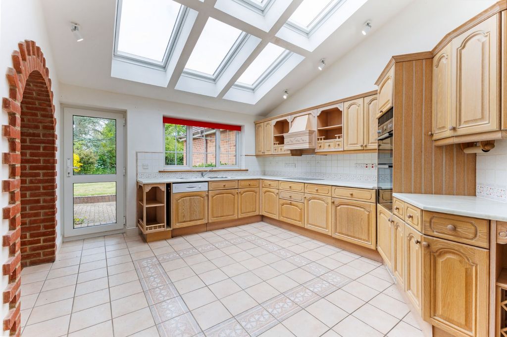 Property photo 2 of 33 Picture No. 22