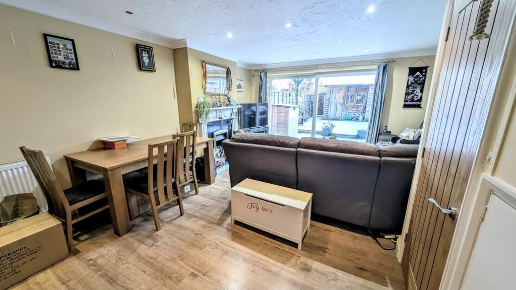 Property photo 3 of 8