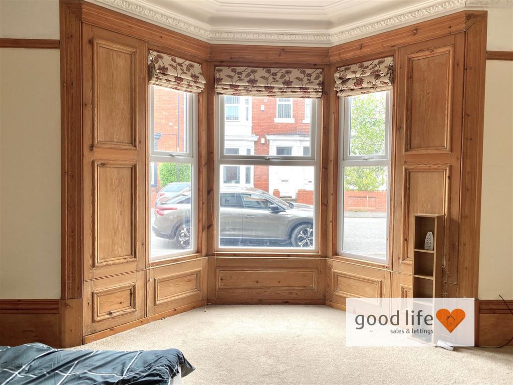 Property photo 3 of 31 20250625_095601019_Ios37Elmwood.Jpg