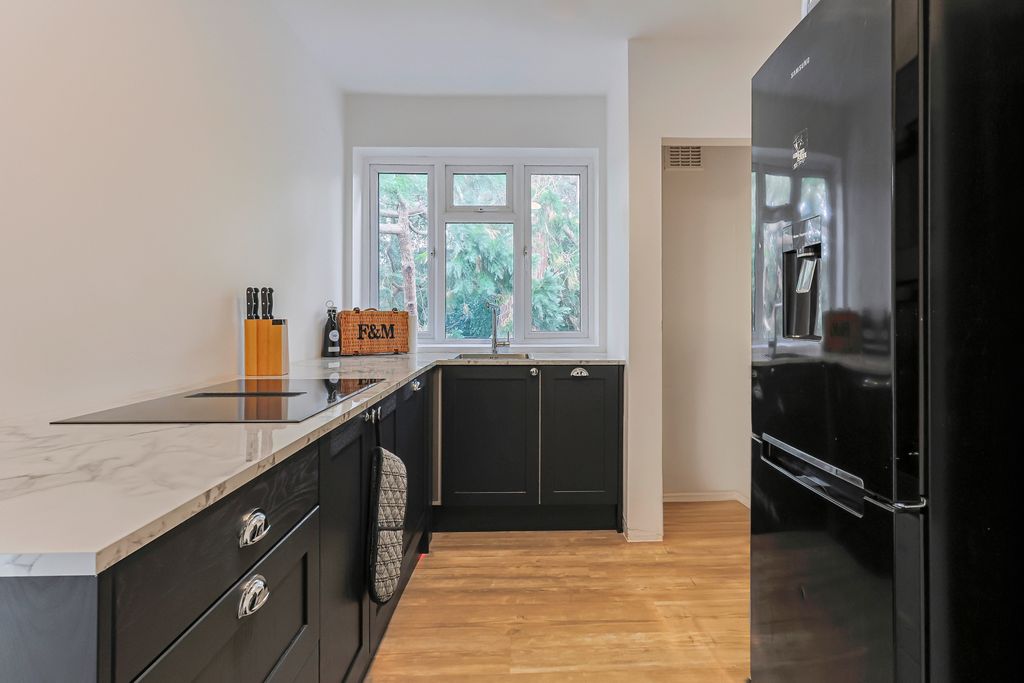 Property photo 2 of 14 02