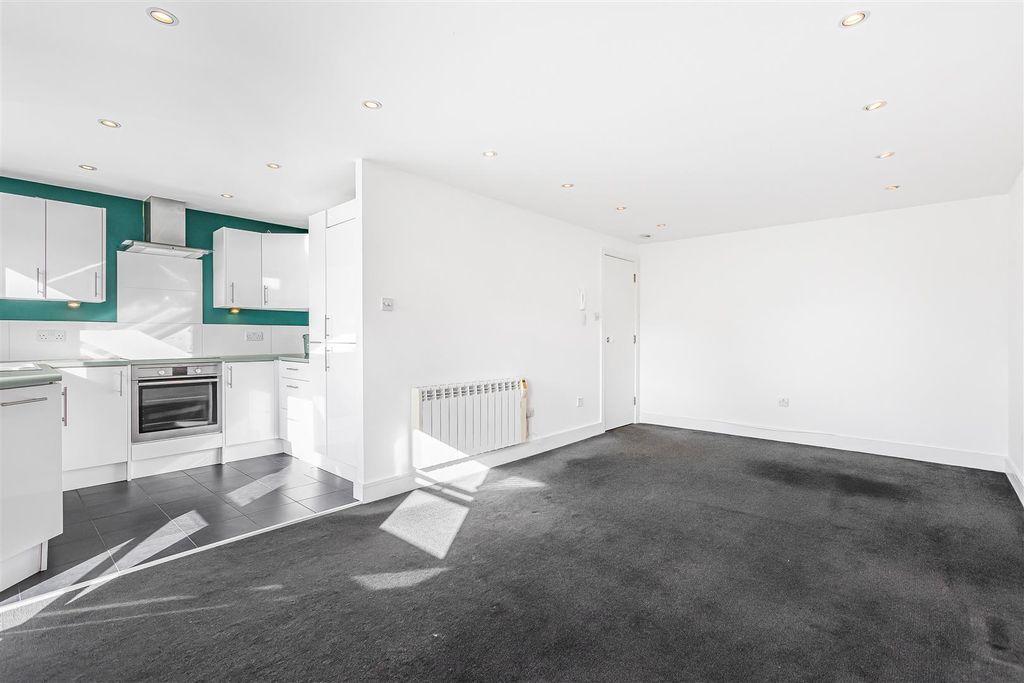 Property photo 3 of 17 17_95215.Jpg