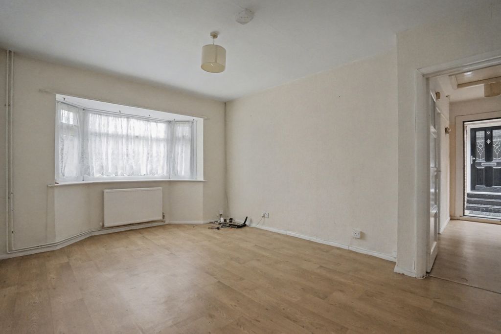 Property photo 3 of 19 8 Sevenoaks Close, Bexleyheath, Kent, Da7 6Al